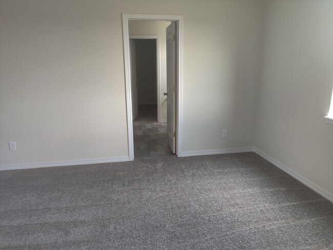 Building Photo - New Home in Enclaves - Close to Barnes Rd!