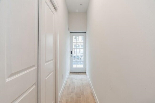 Building Photo - 543 Palisade Ave