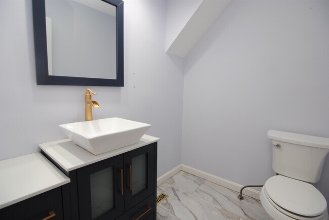 Building Photo - 5 Cadogan Way