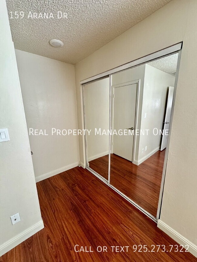 Building Photo - 159 Arana Dr