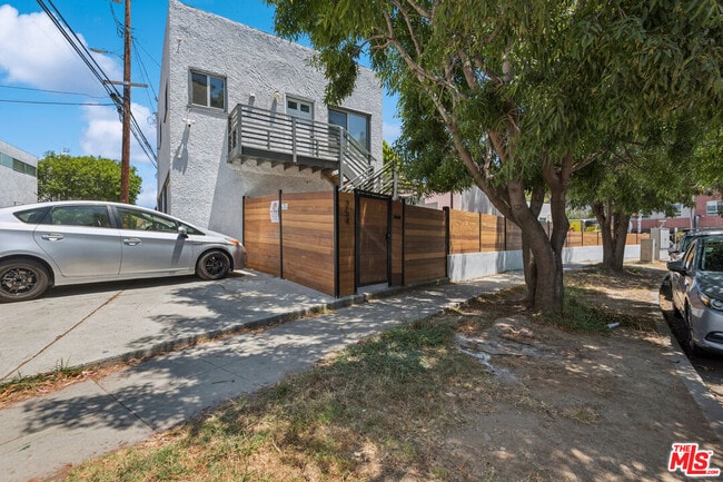Primary Photo - 254 5th Ave