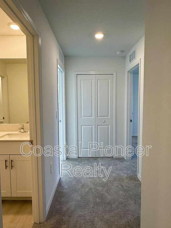 Building Photo - 17614 Pleasantview Blvd