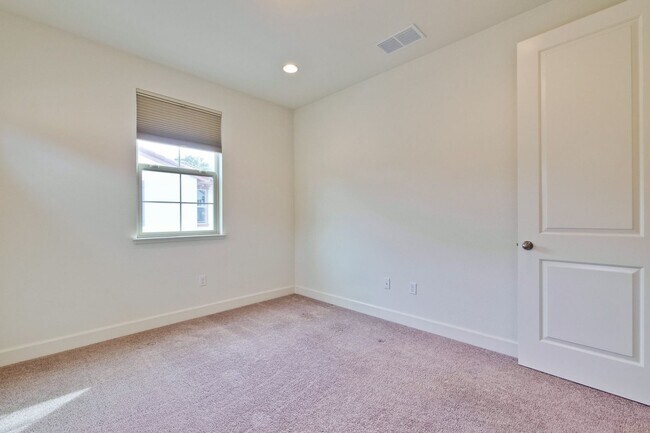 Building Photo - Gorgeous Santa Clara Home with Pool, EV Ho...