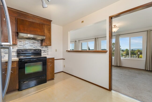 Building Photo - Charming 2BR/2BA Home with Private Balcony...