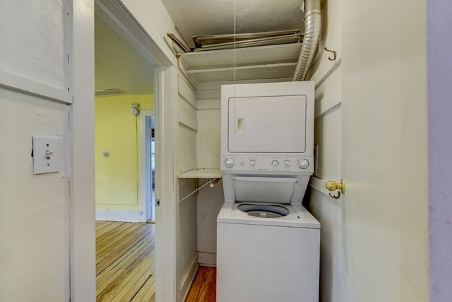 Building Photo - 1537 9th St