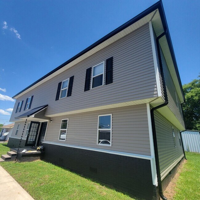 Building Photo - 103 White St