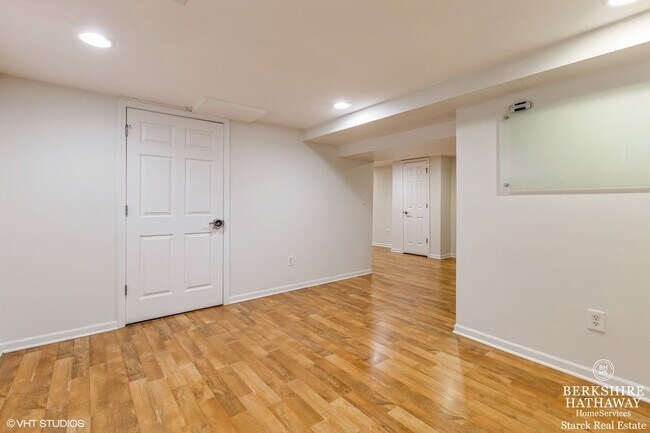 Building Photo - 361 Davis Rd