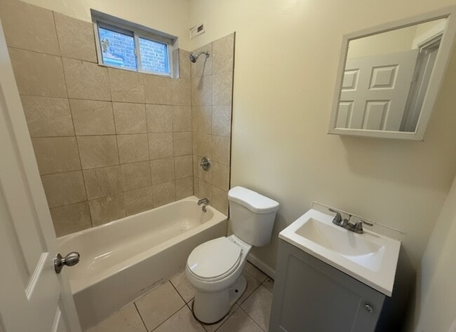 Building Photo - 4515 N Uber St