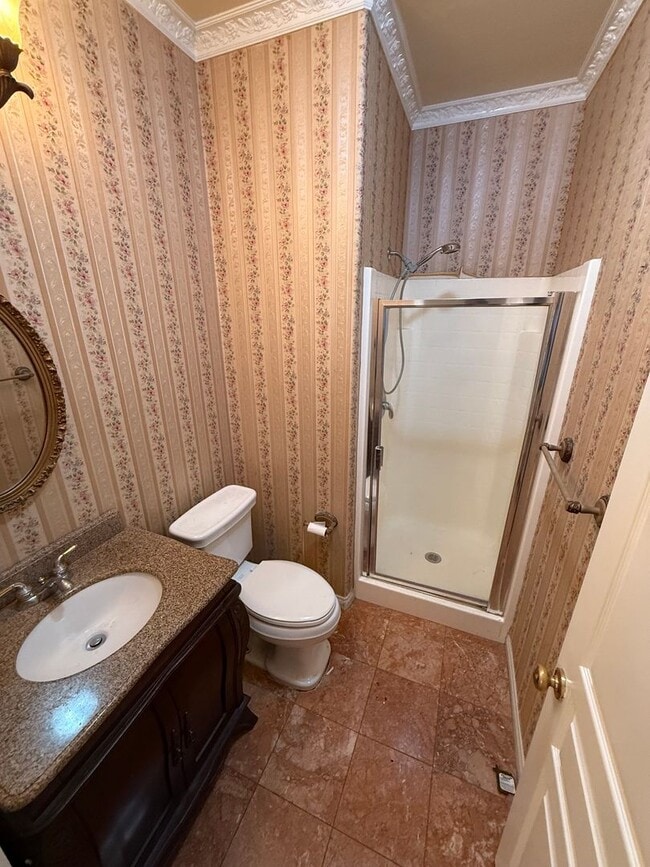 Building Photo - Spacious Single Family Home in Bakersfield...