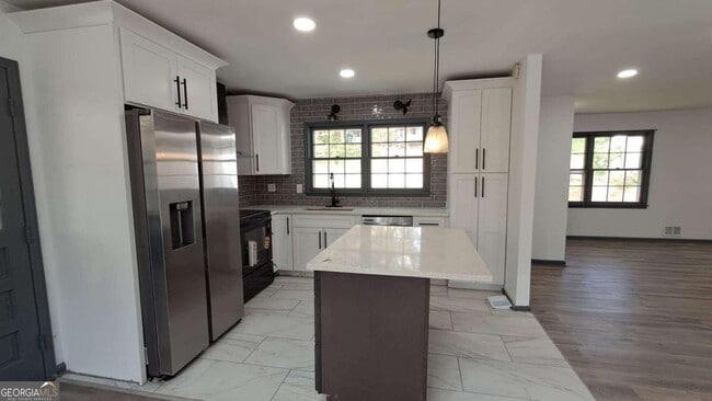 Building Photo - 490 Village Green Ct SW