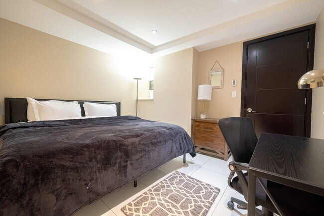 Building Photo - 5 W 101st St