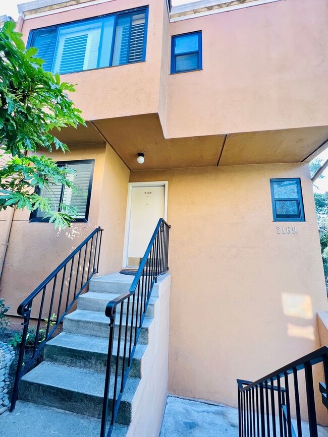 Building Photo - Great Natural light, Treetop Views with 2 Primary Suites plus OFFICE and a 2 car garage, It is li...