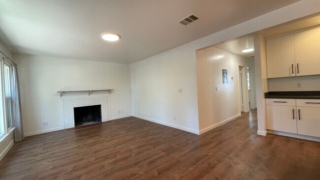 Building Photo - Large 6- Bedroom, 3-Bathroom home in San Luis Obispo