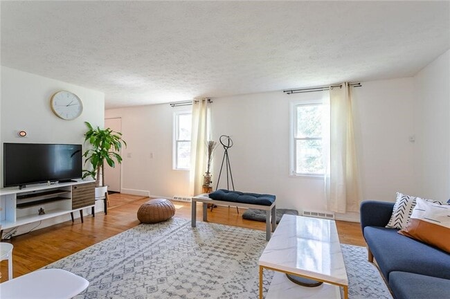 Building Photo - 256 Blackwell Ln
