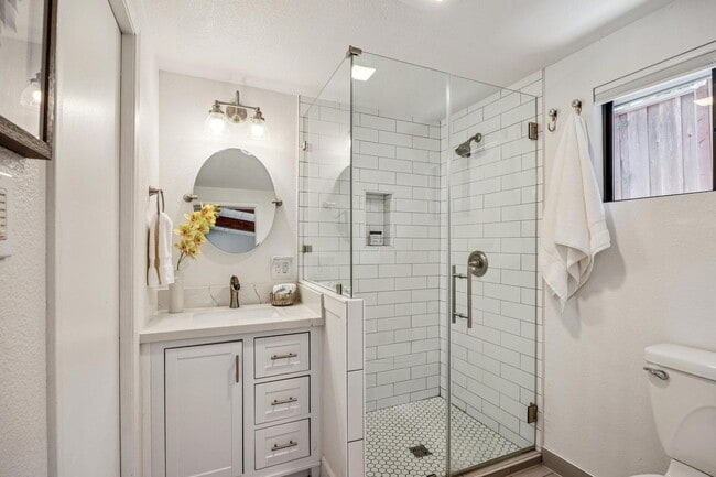 Building Photo - Luxury Single-Level Westside Alamo Home with Saltwater Pool, Spa & Outdoor Kitchen