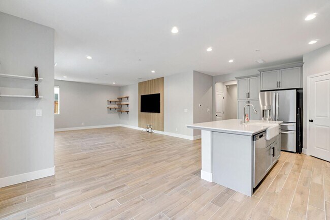 Building Photo - 4415 Horizon Dr