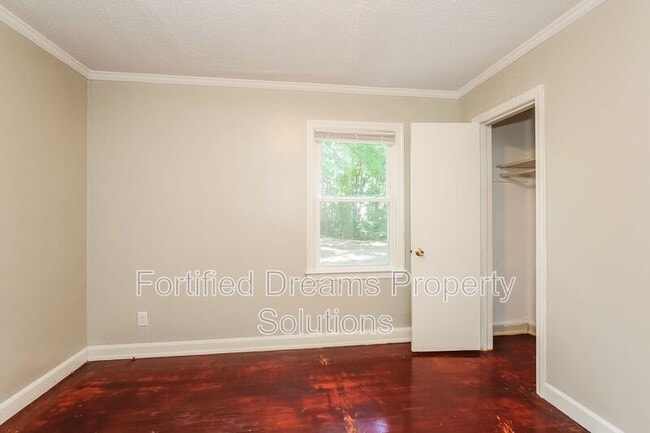 Building Photo - 1430 Marne St