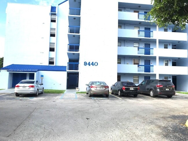 Primary Photo - 9440 Fontainebleau Blvd