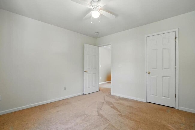 Building Photo - 7420 Abigail Glen Dr