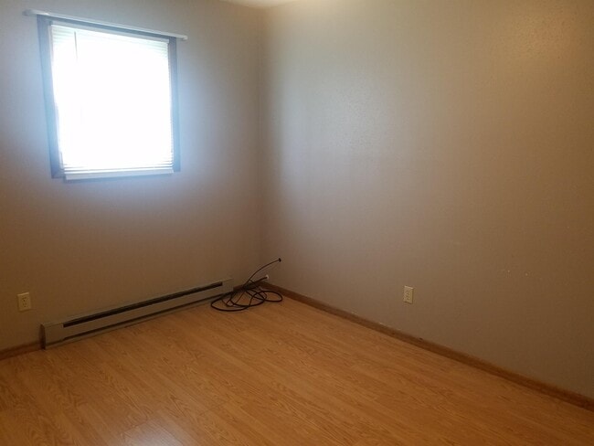 Building Photo - 75 Willow St SE