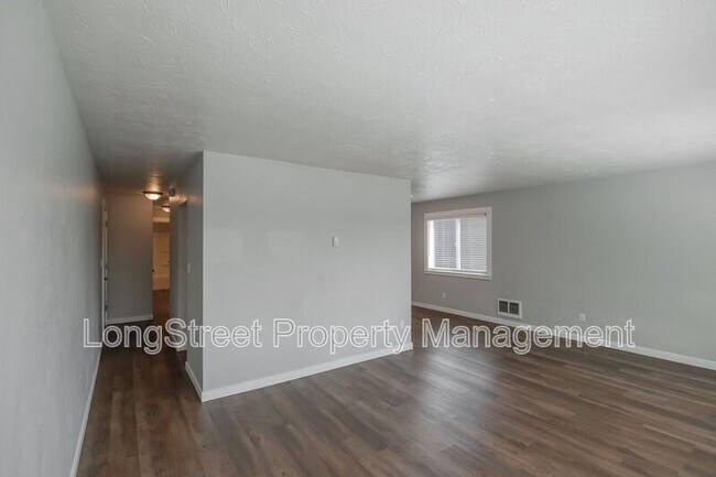 Building Photo - 205 6th Ave SW