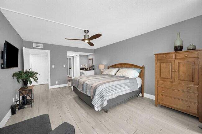 Building Photo - 1460 Gulf Blvd