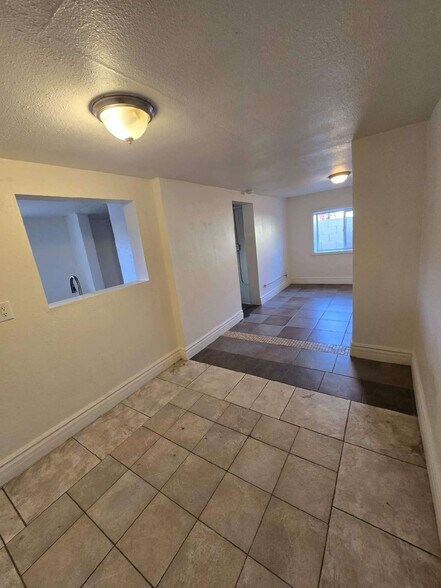 Building Photo - 713 W Pima St