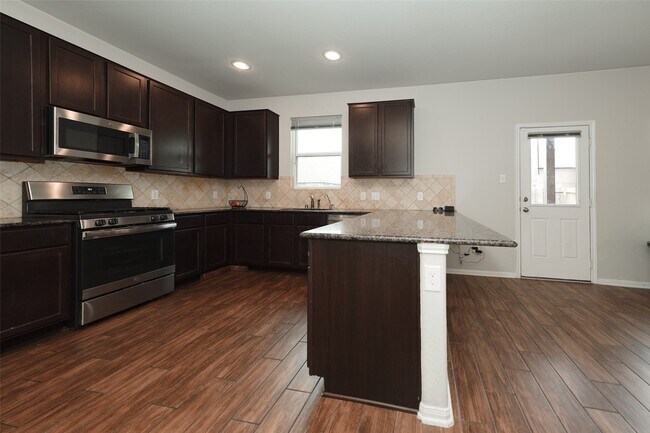 Building Photo - 3022 Bugatti Dr