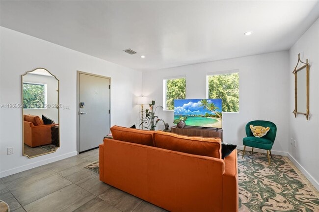 Building Photo - 165 NW 39th St