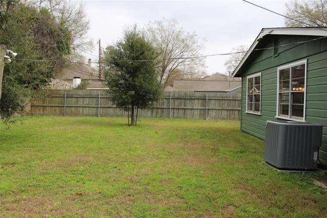 Building Photo - 1430 Cheshire Ln