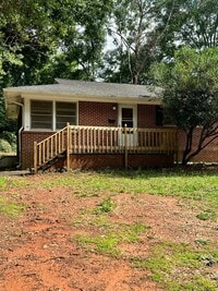 Building Photo - 204 Pine Ln