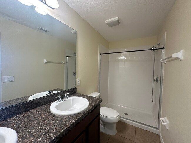 Building Photo - 172 Primrose Dr
