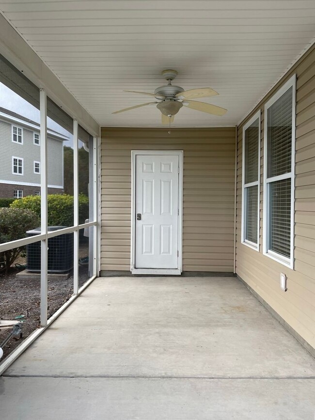 Building Photo - SPACIOUS 3bed/2.5bath TOWNHOME w/1st floor...