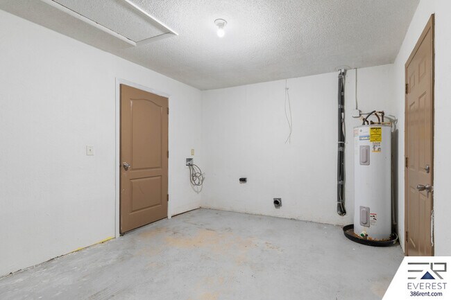 Building Photo - 1706 Western Rd