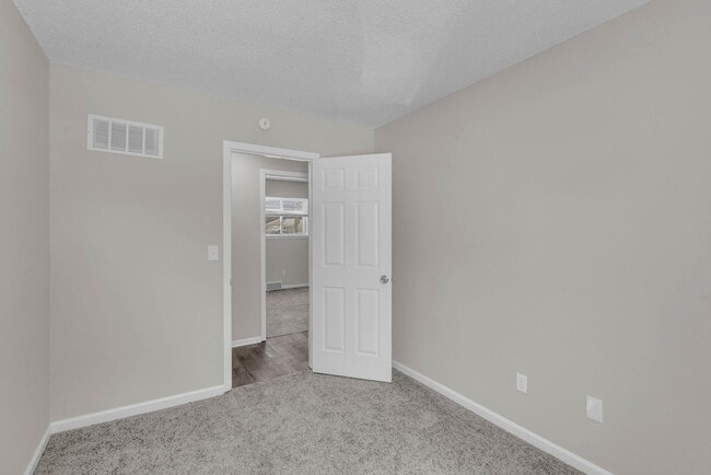Building Photo - Amazing Townhomes