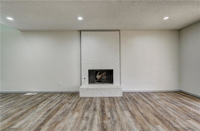 Primary Photo - 10125 N Pennsylvania Ave Apt 14-B