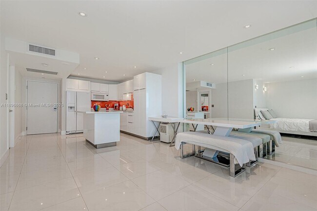 Building Photo - 2301 Collins Ave