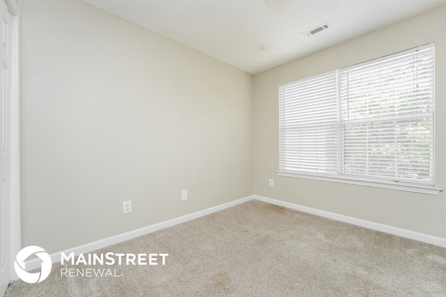 Building Photo - 2305 Nicole Dr