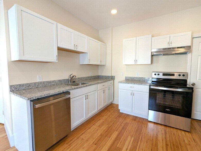 Building Photo - 18 Cameron Ave