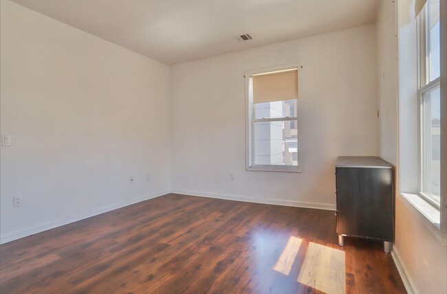 Building Photo - 5209 Polk St
