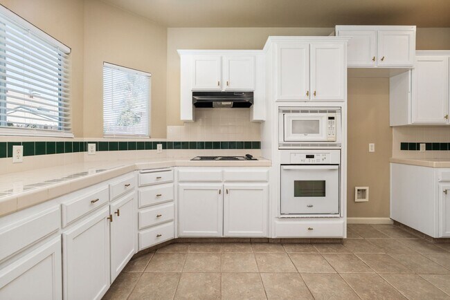 Building Photo - 2940 E Brandon Ln