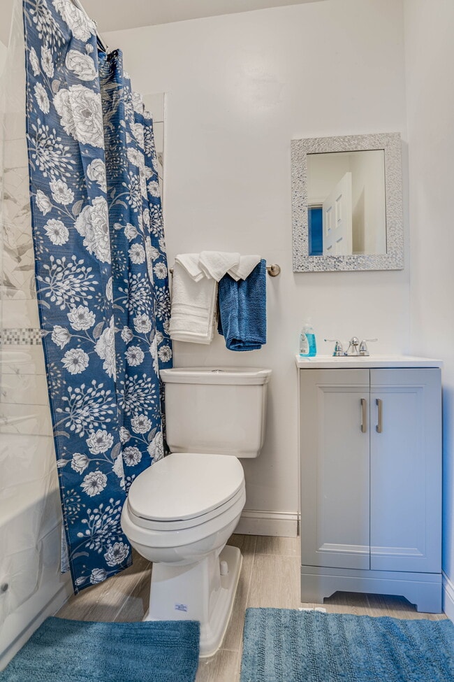 Building Photo - 1714 E St NE