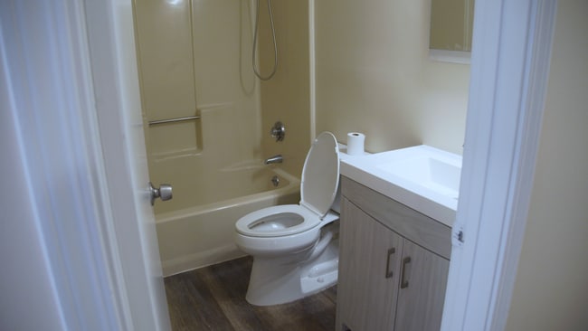 Building Photo - 140 Thompson St