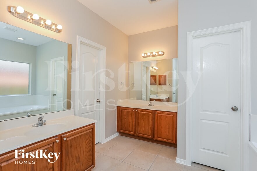Building Photo - 18418 Polo Meadow Dr