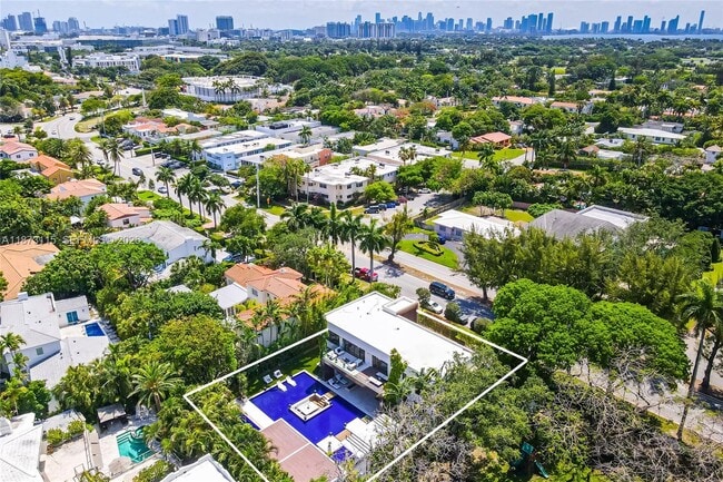 Building Photo - 3009 Pine Tree Dr