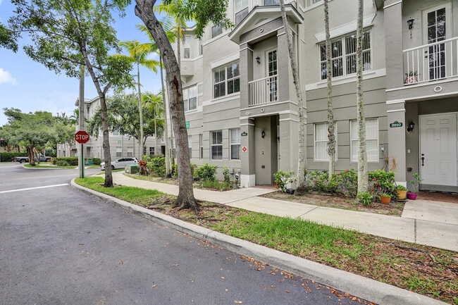 Building Photo - 3911 Shoma Dr