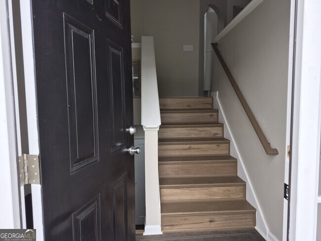 Building Photo - 418 Summer Hill Cir