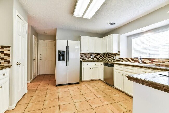 Building Photo - 9811 Churchill Way Dr