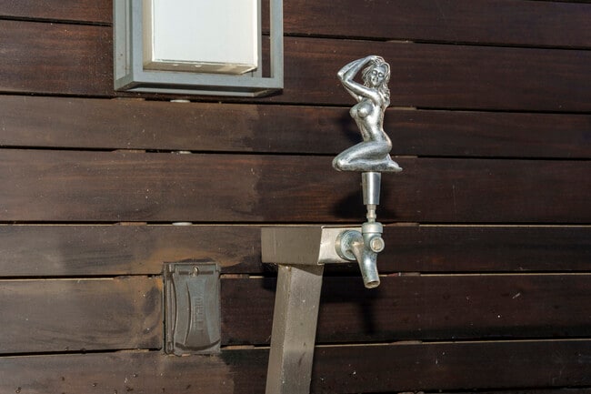 Building Photo - 8562 Sandy Hook Dr