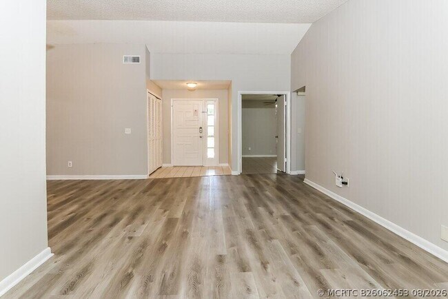 Building Photo - 147 Viscaya Ave